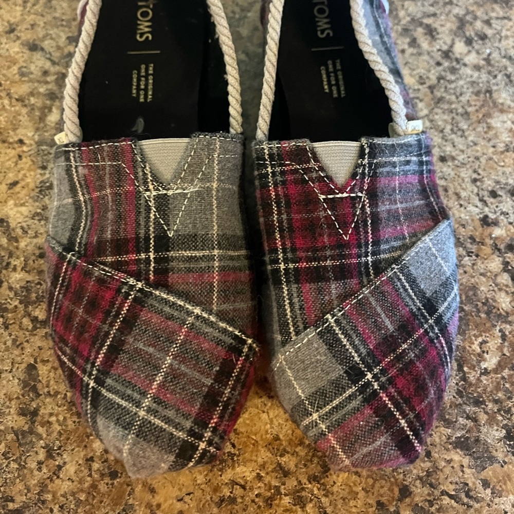 Toms Plaid Sneakers - Gray and Pink